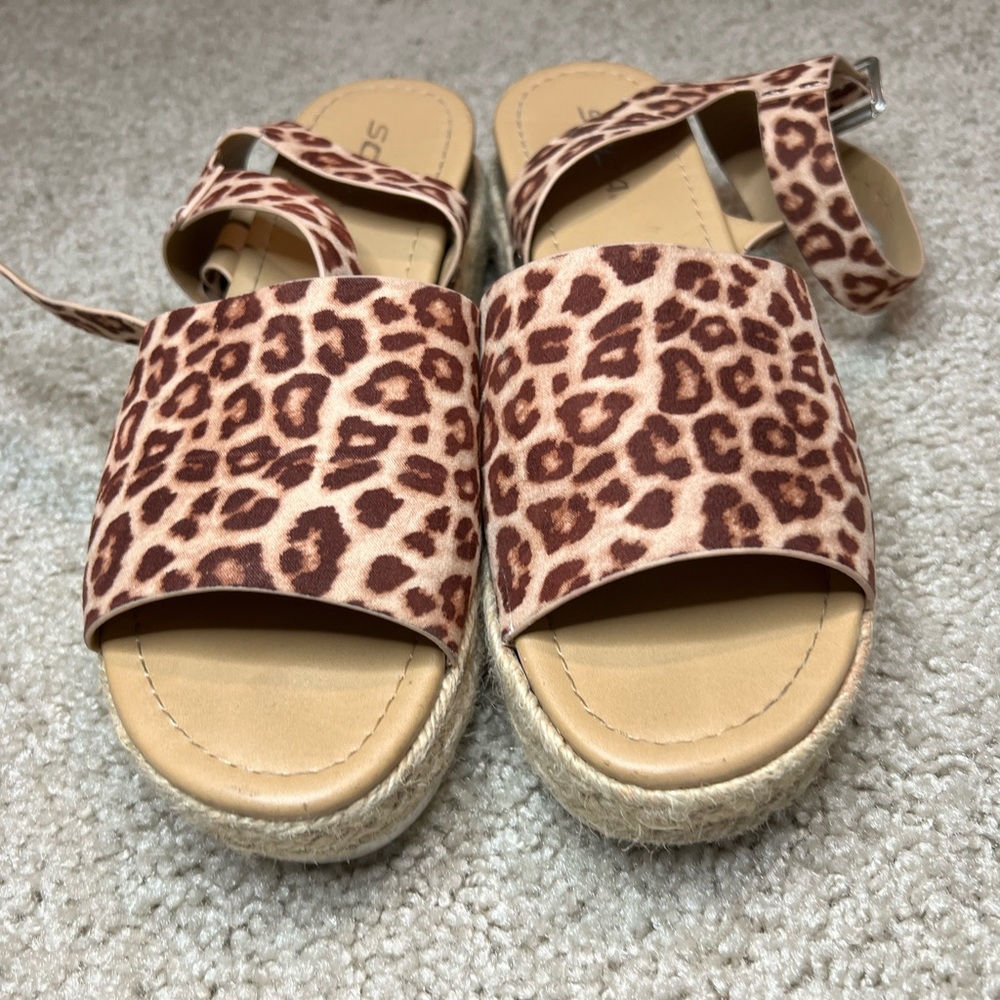 Soda platform sandals